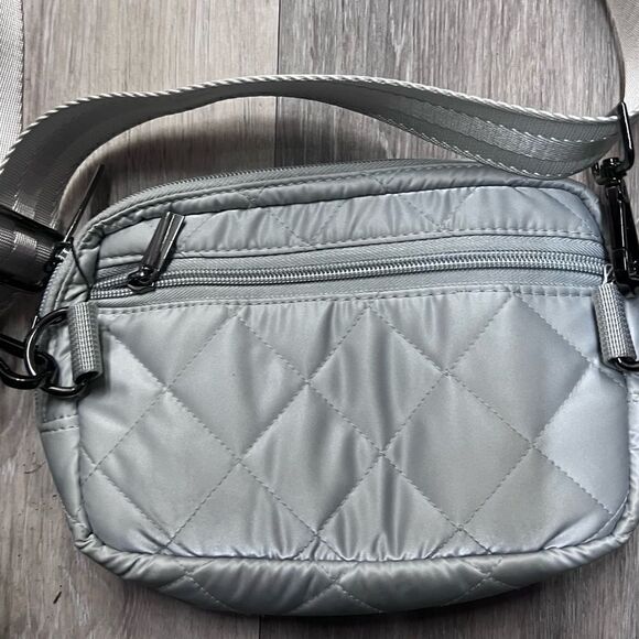Belt Bag - BRAND NEW - W Tags - Bum Bag in Silver Nylon Material - Picture 4 of 7